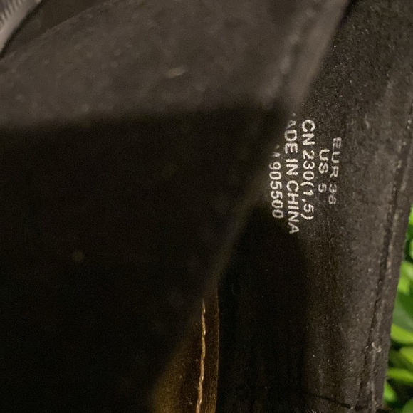 Size 36 black suede like shoes with ruffle and peep toe - Picture 4 of 4